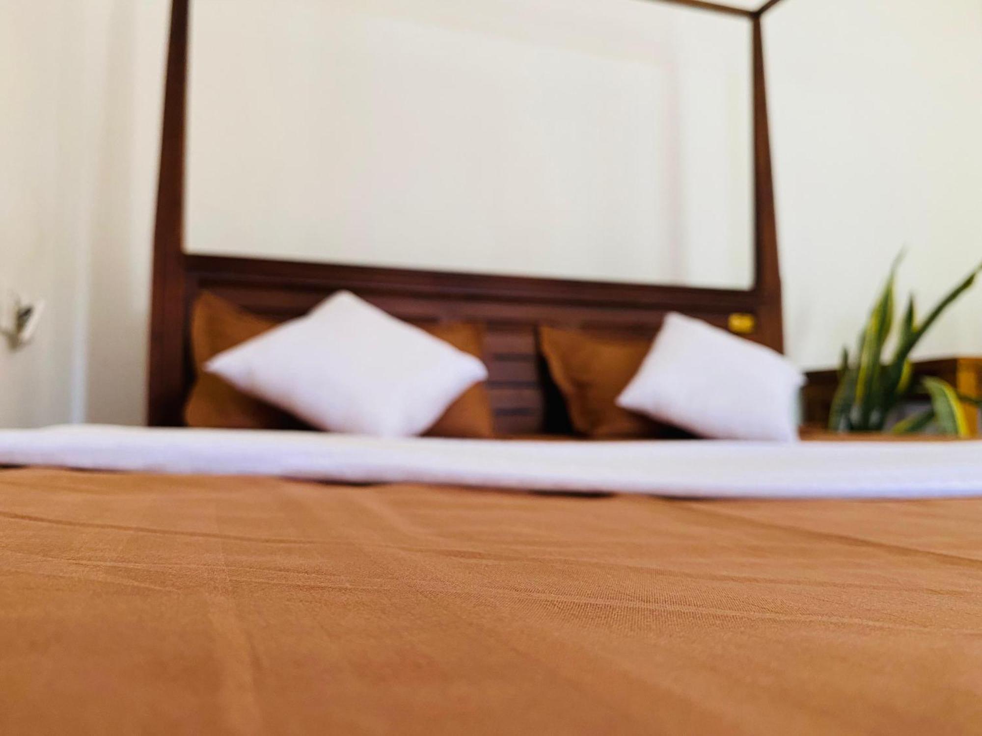 Sasmika Villa Surf And Yoga Hostel Уелигама Екстериор снимка
