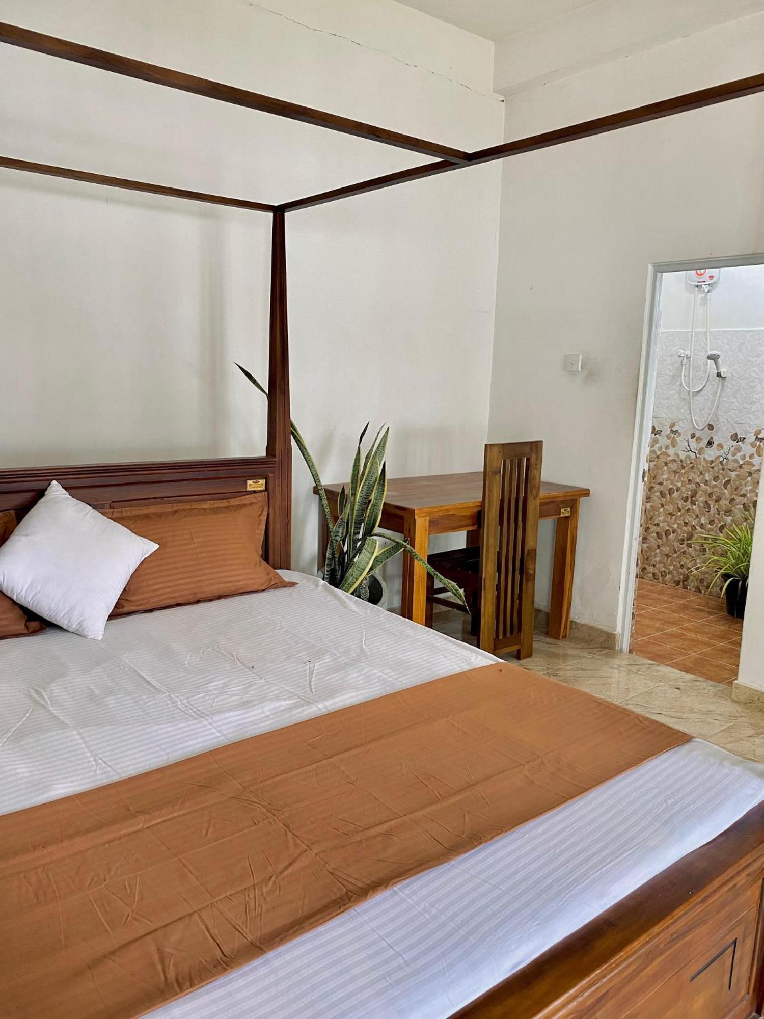 Sasmika Villa Surf And Yoga Hostel Уелигама Екстериор снимка