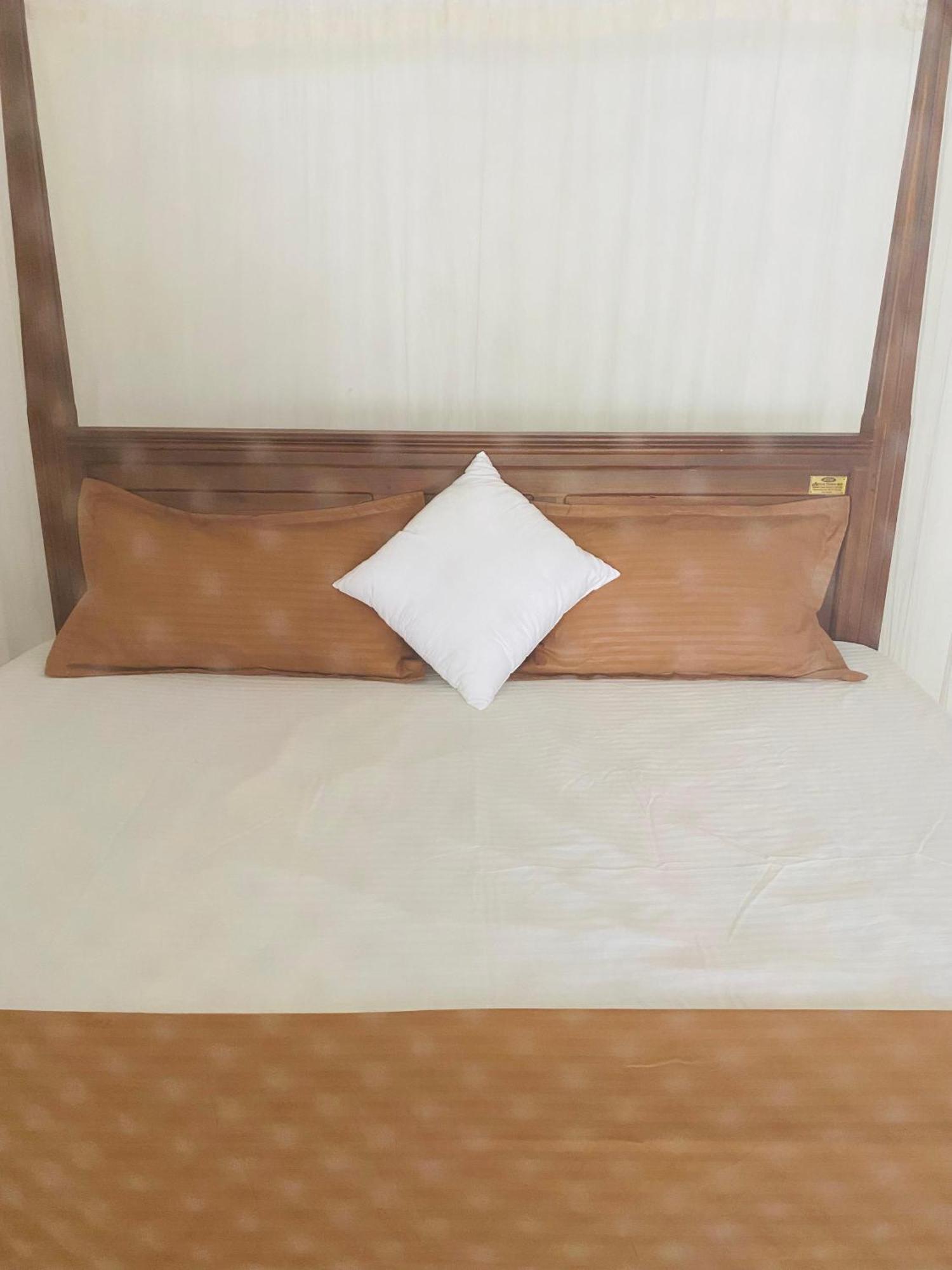 Sasmika Villa Surf And Yoga Hostel Уелигама Екстериор снимка