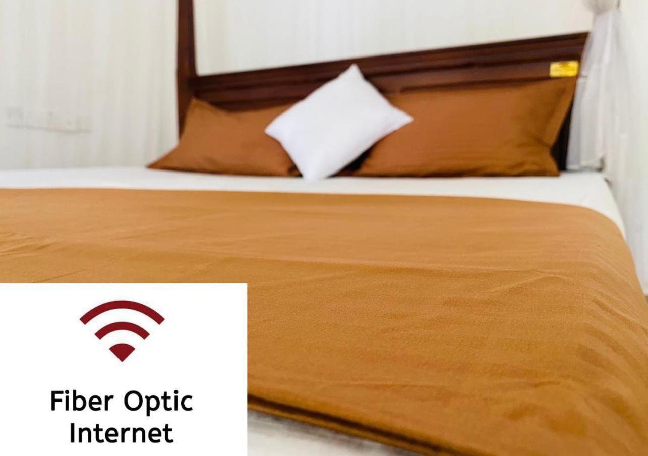 Sasmika Villa Surf And Yoga Hostel Уелигама Екстериор снимка